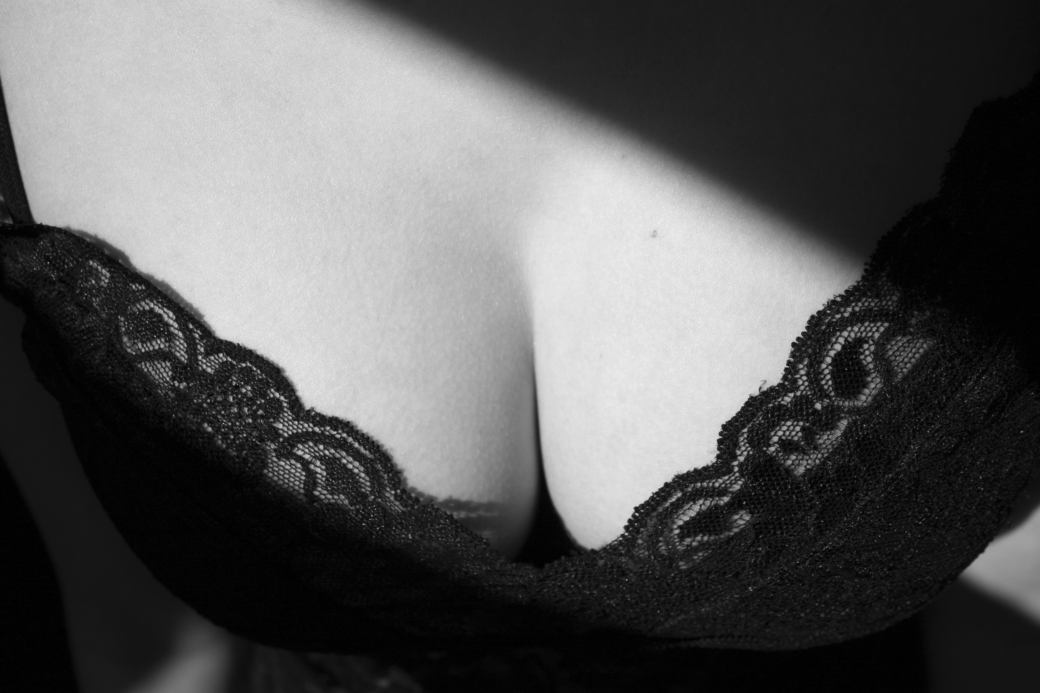 черно белые картинки женской груди (120) фото